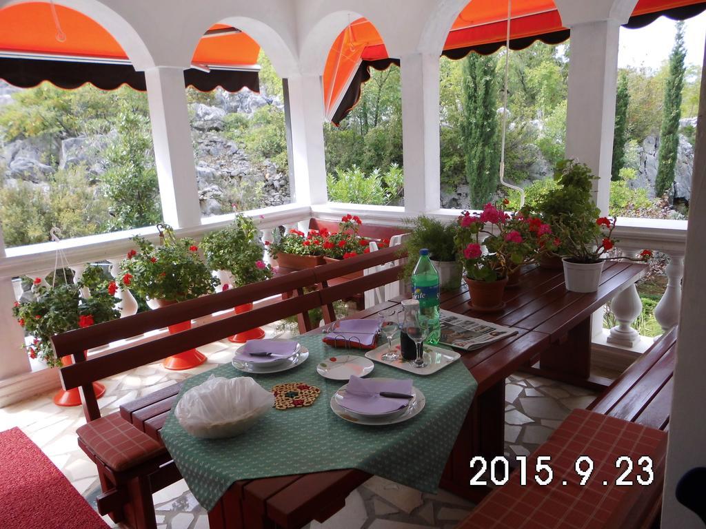 Vila Jadranka Apartments And Rooms Omišalj Kültér fotó