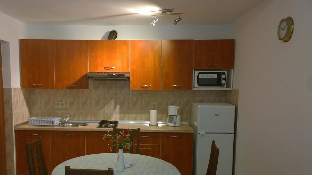 Vila Jadranka Apartments And Rooms Omišalj Szoba fotó