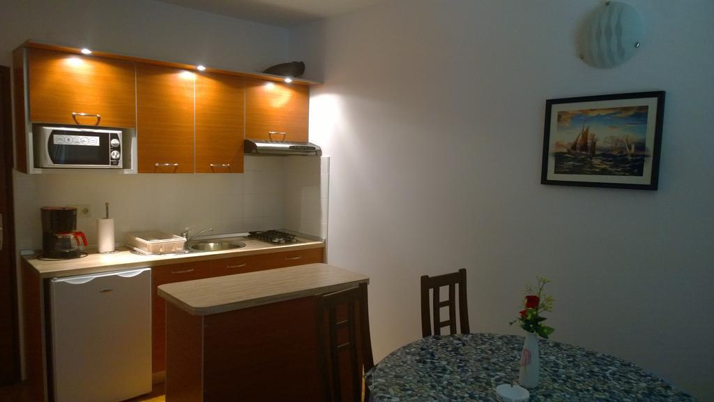 Vila Jadranka Apartments And Rooms Omišalj Szoba fotó