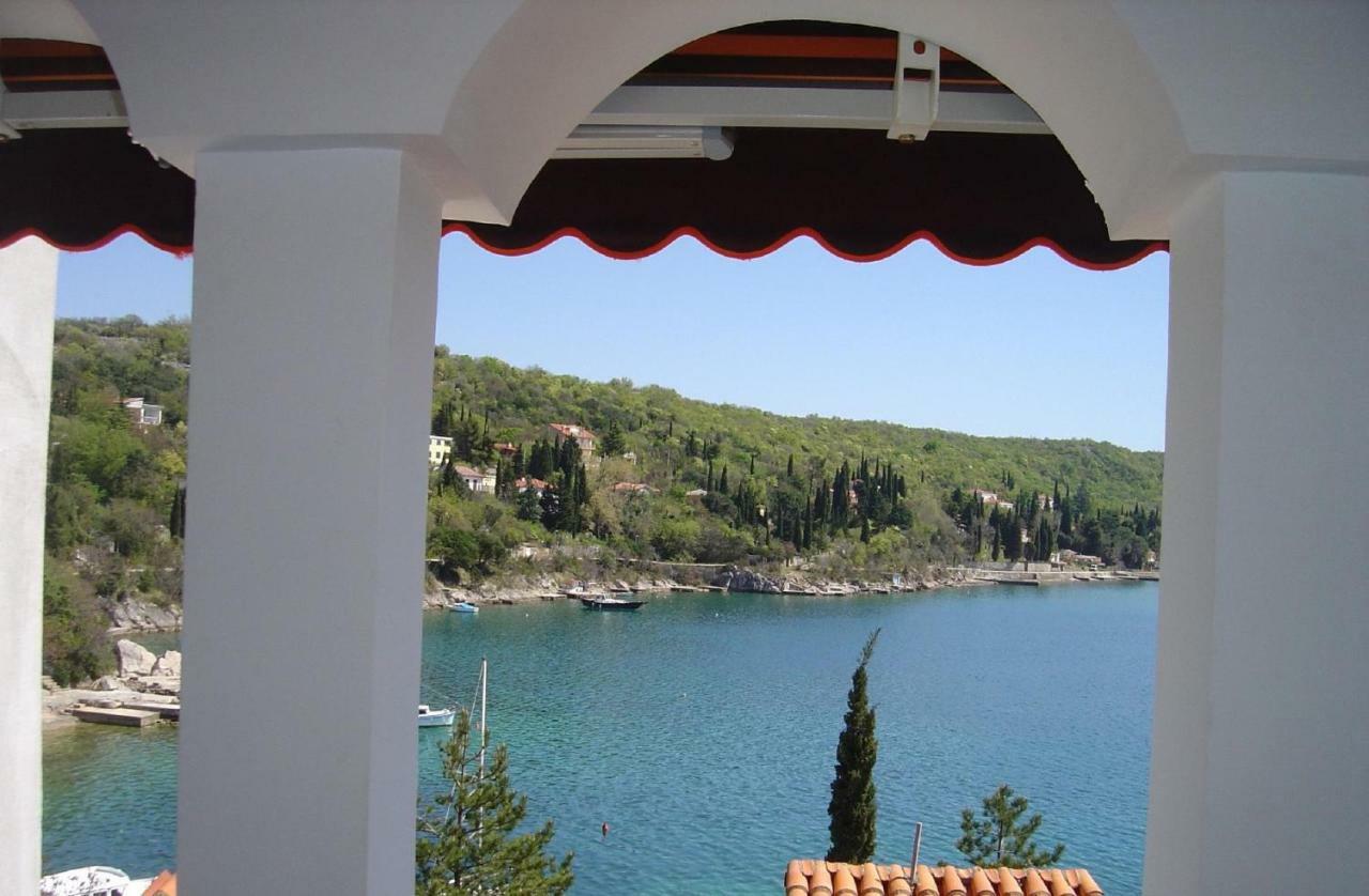Vila Jadranka Apartments And Rooms Omišalj Kültér fotó
